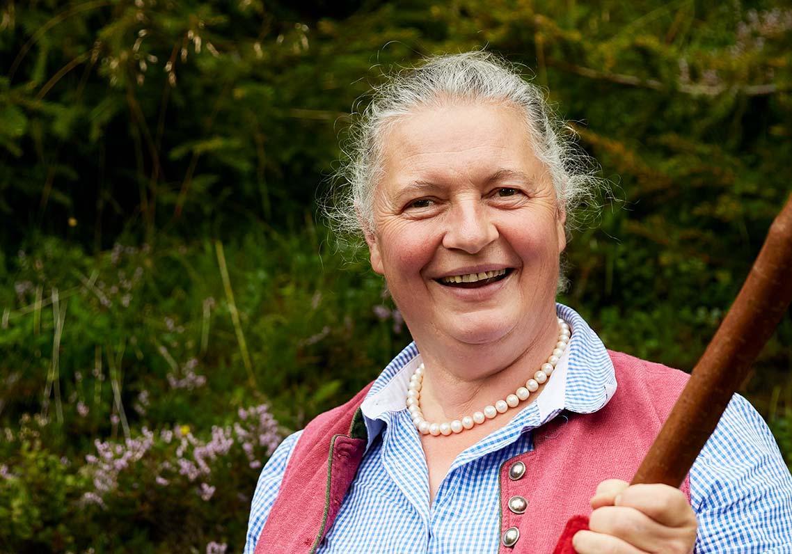 Theresia Bacher auf der Alm